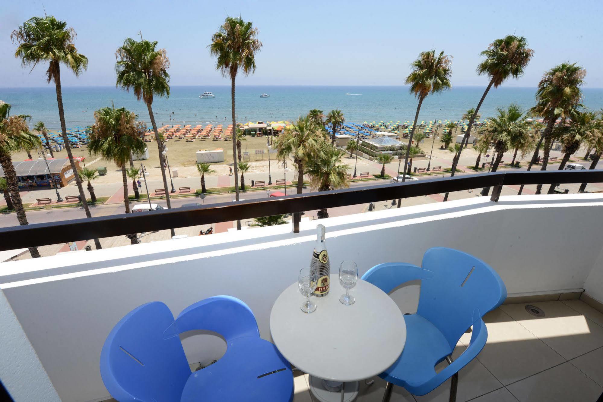 لارنكا Les Palmiers Beach Boutique Hotel & Luxury Apartments المظهر الخارجي الصورة